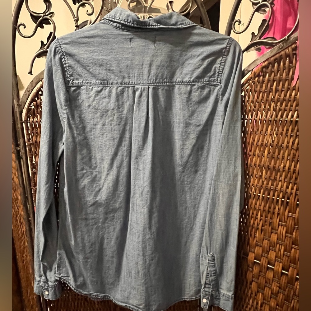Button up jean shirt. Like new. Size S.,long sleeve - Picture 3 of 4